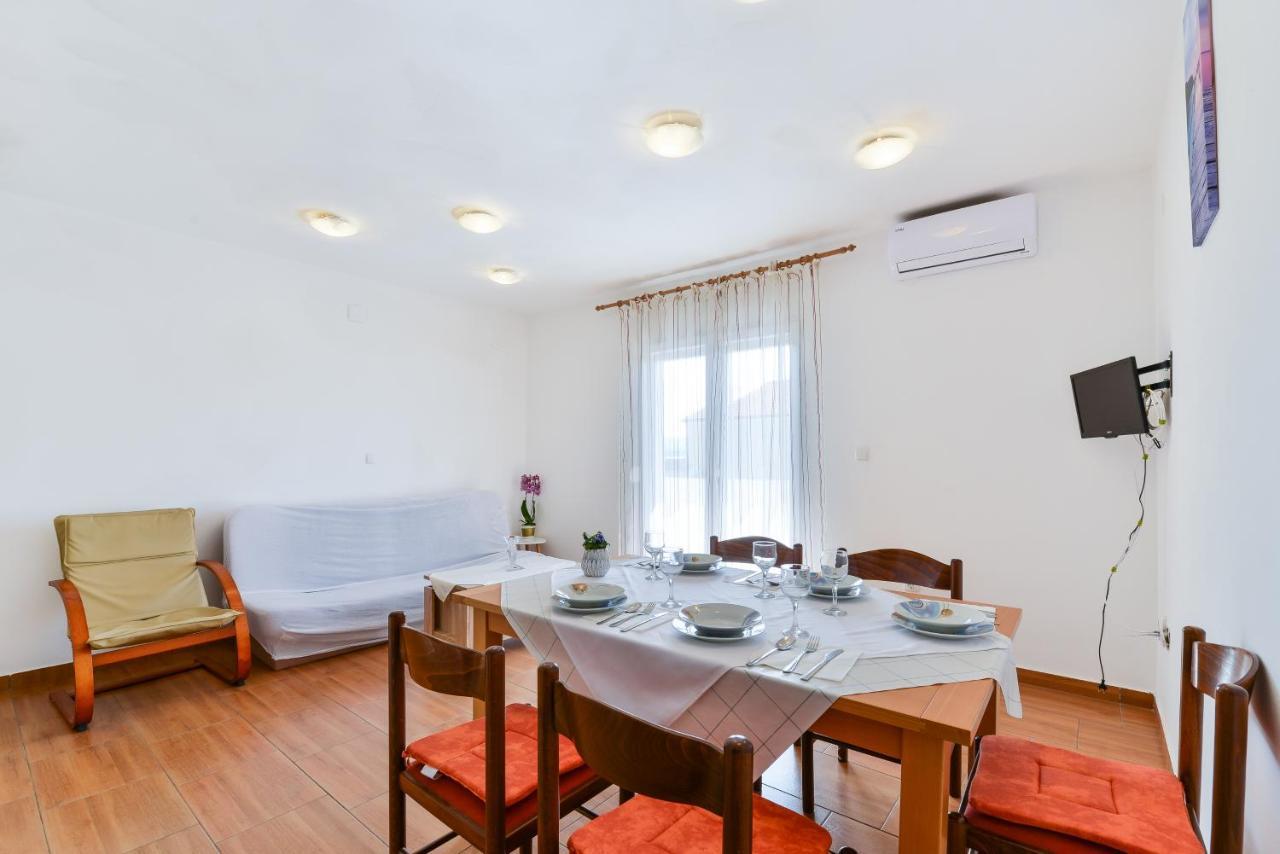 Apartments Citrus Turanj Exterior photo